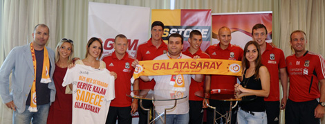 Talihli Taraftarlarımız Liverpool Oyuncularıyla Tanıştı