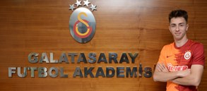 Özgür Baran Aksaka ile 3.5 yıllık yeni sözleşme imzalandı