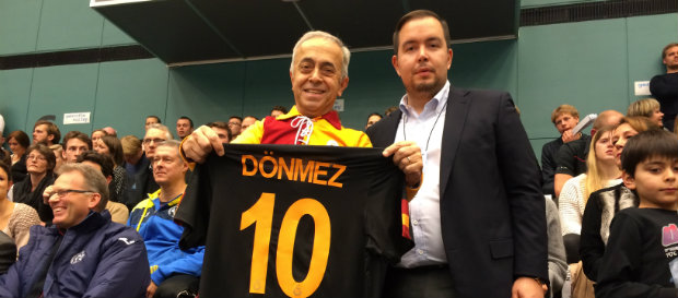 Danimarka Büyükelçisi Mehmet Dönmez, Filenin Aslanları’nı Destekledi