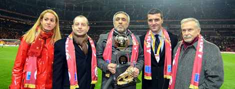 Coşkun Özarı Türk Telekom Arena'da Anıldı