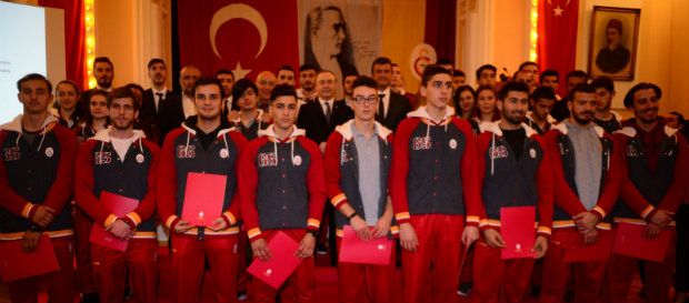 Başarılı sporcularımız, antrenörlerimiz, yöneticilerimiz ve Divan Kurulu yeni üyelerimiz beratlarını aldı
