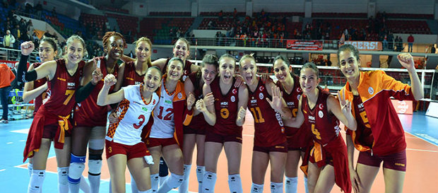 Cim Bom Bom Eczacıbaşı Vitra'yı 3-1'le Geçti