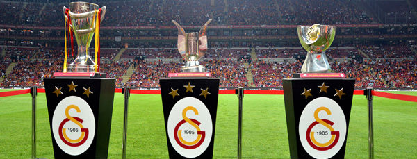 Şampiyonluk Kupalarımız Arenada Sergilendi