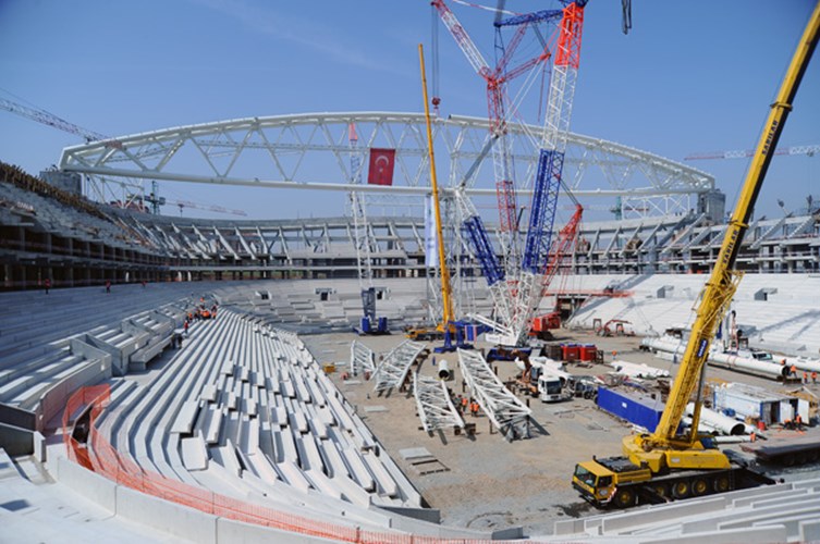 Türk Telekom Arena'da 236 milyon avroluk derbi