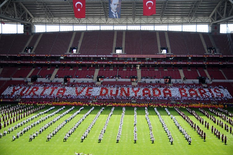 Türk Telekom Arena'da 236 milyon avroluk derbi