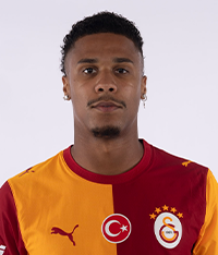 4 - Ismail Jakobs